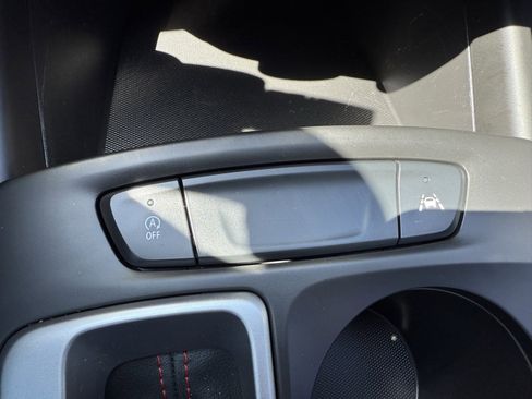 Used 2025 Chevrolet Trax RS w/ Driver Confidence Package image 32