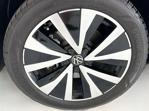 Used 2024 Volkswagen Taos SE FWD image 28