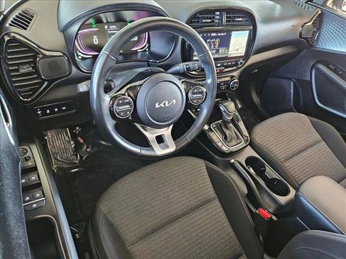 Used 2023 Kia Soul EX image 10