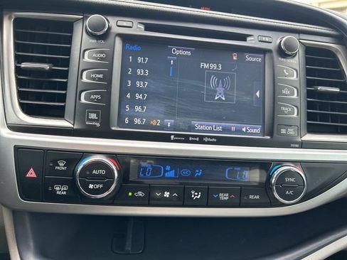 Used 2018 Toyota Highlander Limited FWD image 27