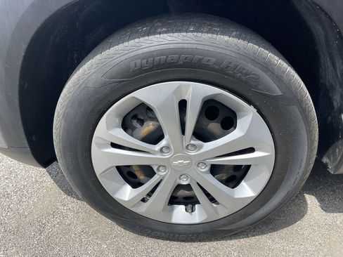 Used 2024 Chevrolet Trax LS w/ Driver Confidence Package FWD image 2