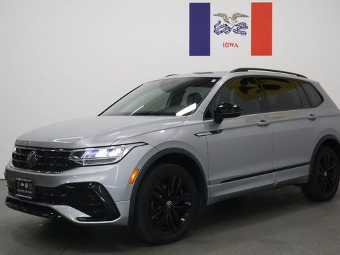 Used 2022 Volkswagen Tiguan SE R-Line image 8