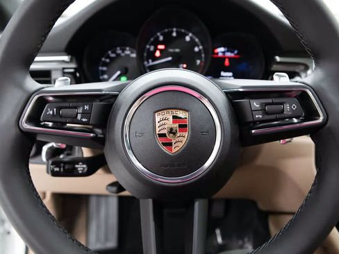 Certified 2025 Porsche Macan image 14