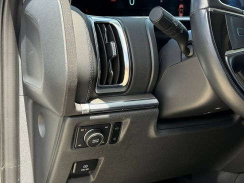 Used 2025 Ford Expedition Platinum AWD/4WD image 9