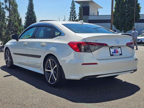 Used 2022 Honda Civic Touring image 5