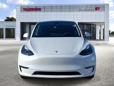 Used 2024 Tesla Model Y Long Range AWD/4WD image 2
