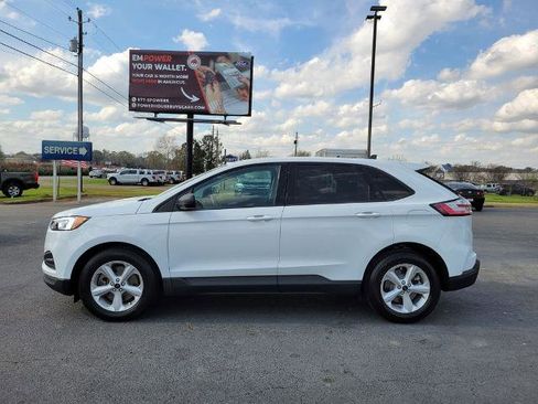 Certified 2024 Ford Edge SE image 3