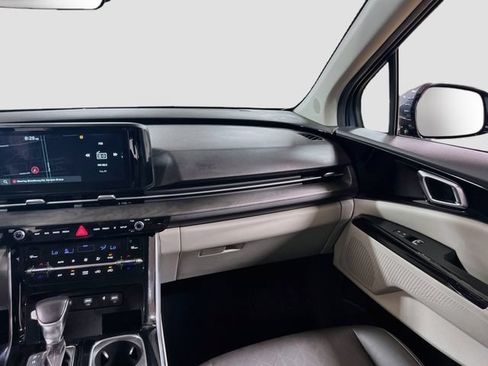 Certified 2023 Kia Carnival EX FWD image 24