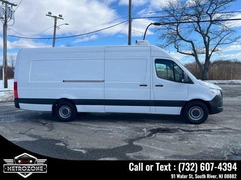 Used 2022 Mercedes-Benz Sprinter 2500 image 4