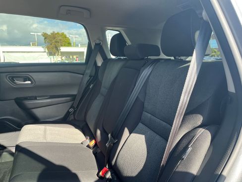 Used 2025 Nissan Rogue SV FWD image 28