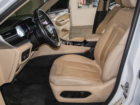 Used 2022 Jeep Grand Cherokee L Limited AWD/4WD image 8