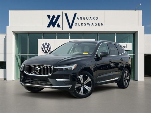 Used 2023 Volvo XC60 T8 Plus image 1