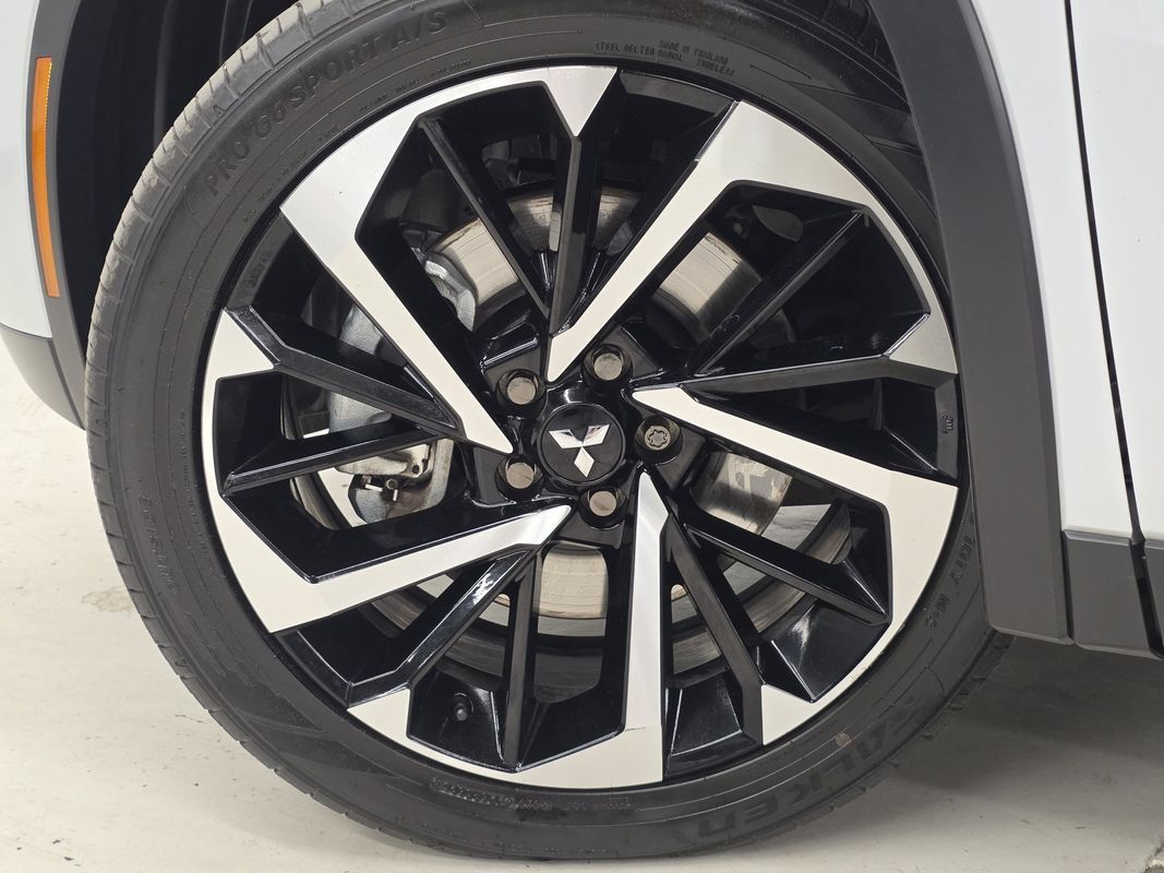 Used 2024 Mitsubishi Outlander AWD image 45