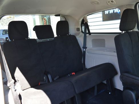 Used 2013 Dodge Grand Caravan SE image 30