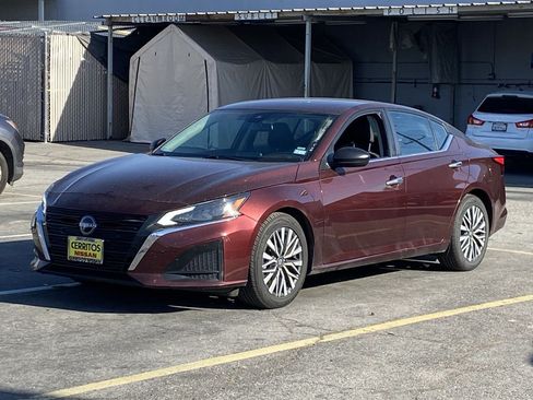Certified 2025 Nissan Altima 2.5 SV FWD image 2