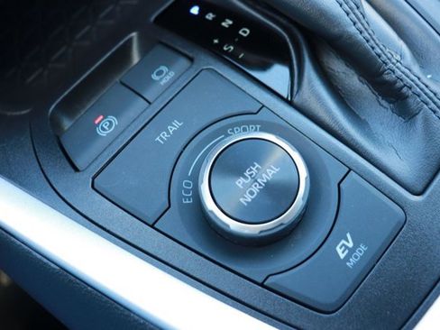 Used 2025 Toyota RAV4 LE image 18