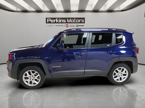 Used 2017 Jeep Renegade Latitude AWD/4WD image 2