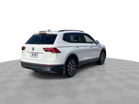 Used 2021 Volkswagen Tiguan SE w/ Panoramic Sunroof Package image 8