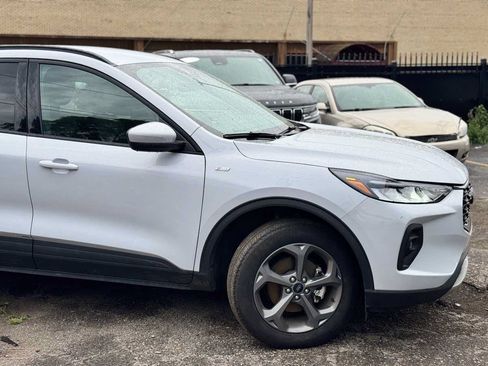 Used 2025 Ford Escape ST-Line Select AWD/4WD image 3