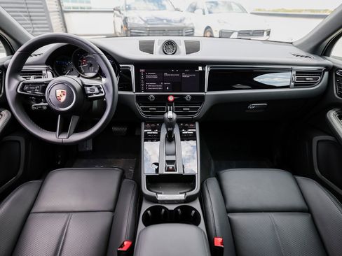 Certified 2025 Porsche Macan image 24