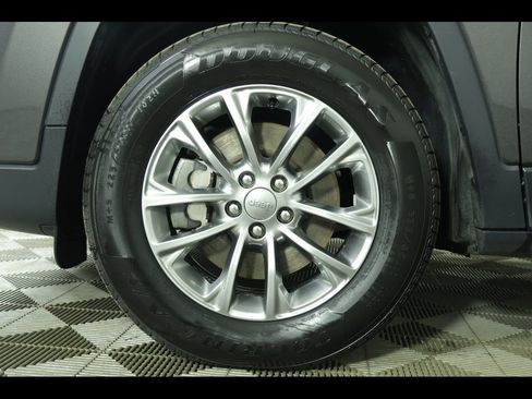 Used 2020 Jeep Cherokee Latitude Lux w/ Comfort/Convenience Group image 11