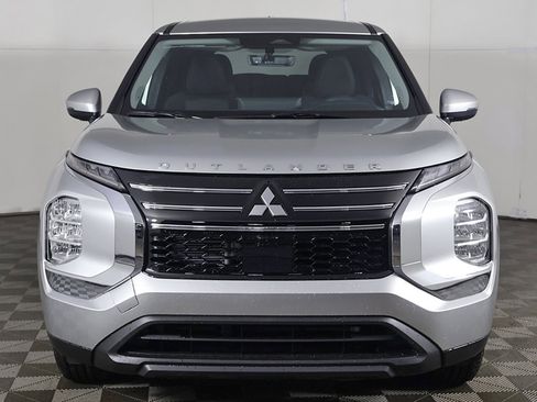 New 2026 Mitsubishi Outlander ES image 10