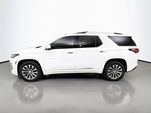 Used 2023 Chevrolet Traverse Premier w/ LPO, Cargo Package FWD image 4