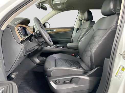 Certified 2024 Volkswagen Atlas SE image 12