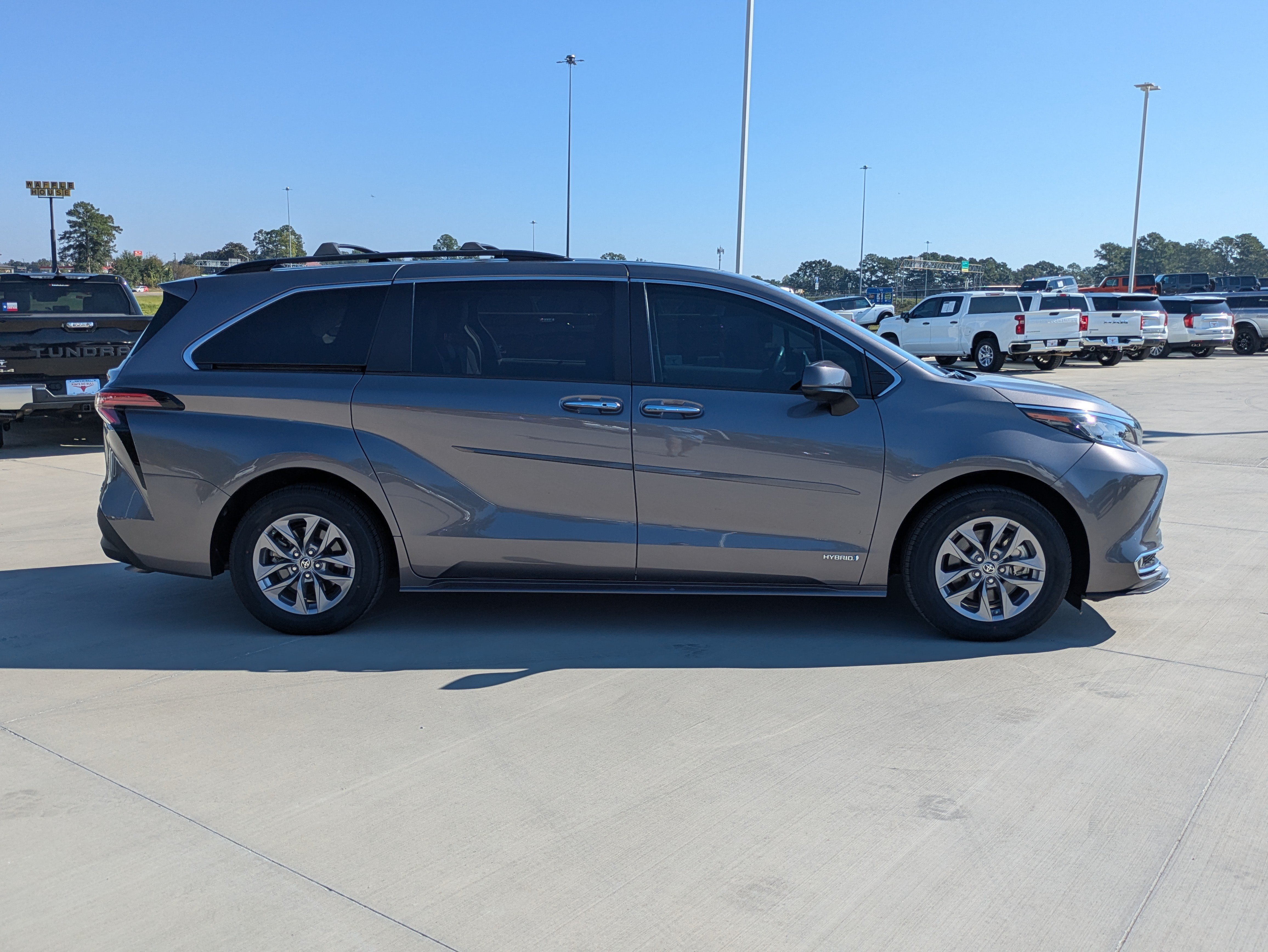 Certified 2021 Toyota Sienna XLE FWD image 6