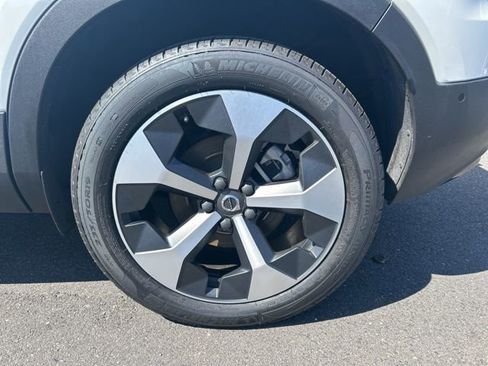 Certified 2025 Volvo XC40 B5 Plus image 9