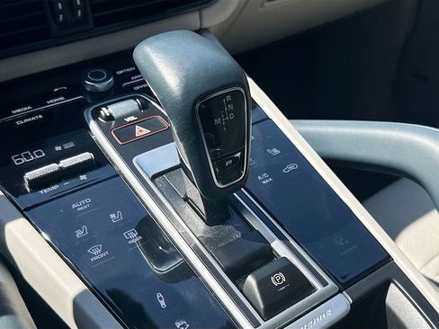 Used 2023 Porsche Cayenne Platinum Edition image 18