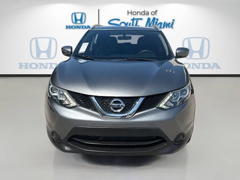 Used 2017 Nissan Rogue Sport SV image 2