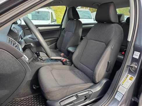 Used 2016 Volkswagen Passat 1.8T S FWD image 15