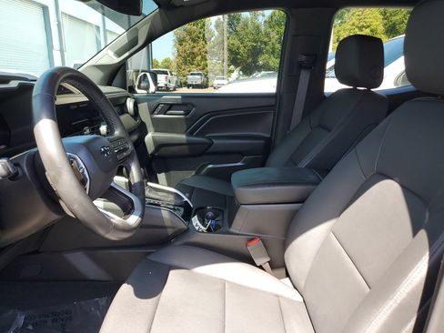 Used 2025 Chevrolet Colorado Trail Boss AWD/4WD image 19