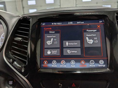 Used 2019 Jeep Cherokee Limited image 26