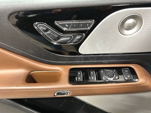 Used 2022 Lincoln Aviator Reserve w/ Equipment Group 201A image 11