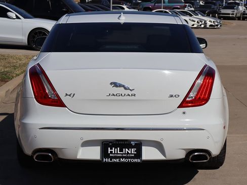 Used 2014 Jaguar XJ image 9