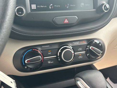 Used 2025 Kia Soul LX w/ LX Technology Package FWD image 19