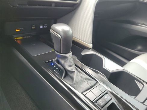 Used 2025 Toyota Camry SE image 20