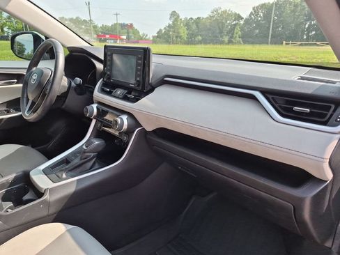 Used 2021 Toyota RAV4 XLE Premium FWD image 36