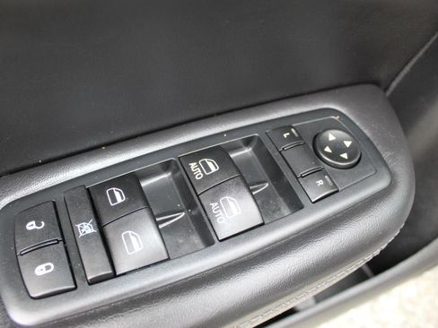 Used 2016 Chrysler 200 S AWD/4WD image 21