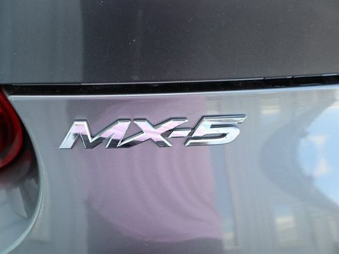 Used 2018 MAZDA MX-5 Miata RF Grand Touring RWD image 10