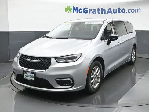 Used 2024 Chrysler Pacifica Touring-L image 22