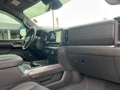 Certified 2025 Chevrolet Silverado 2500 LTZ w/ LTZ Premium Package image 33