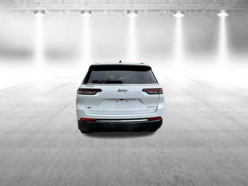 Certified 2022 Jeep Grand Cherokee L Limited RWD image 6