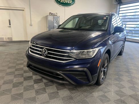 Used 2022 Volkswagen Tiguan SE w/ Panoramic Sunroof Package image 3