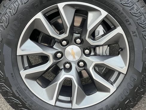 Certified 2024 Chevrolet Silverado 1500 LT AWD/4WD image 8
