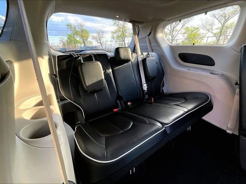 Used 2024 Chrysler Pacifica Limited image 27