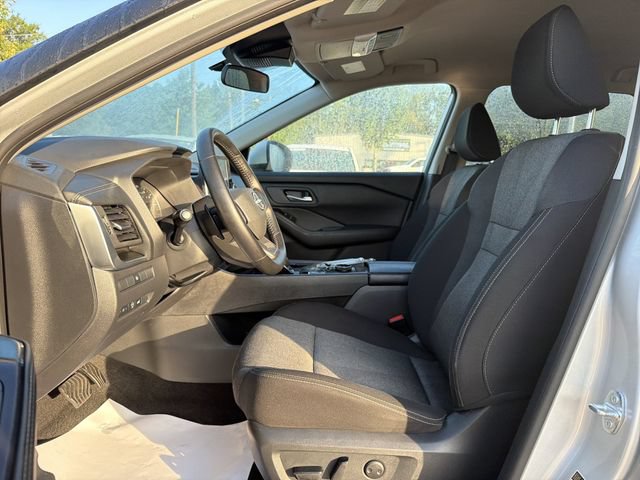 Used 2025 Nissan Rogue SV AWD/4WD image 11