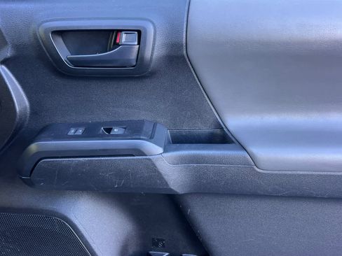 Certified 2022 Toyota Tacoma SR image 17